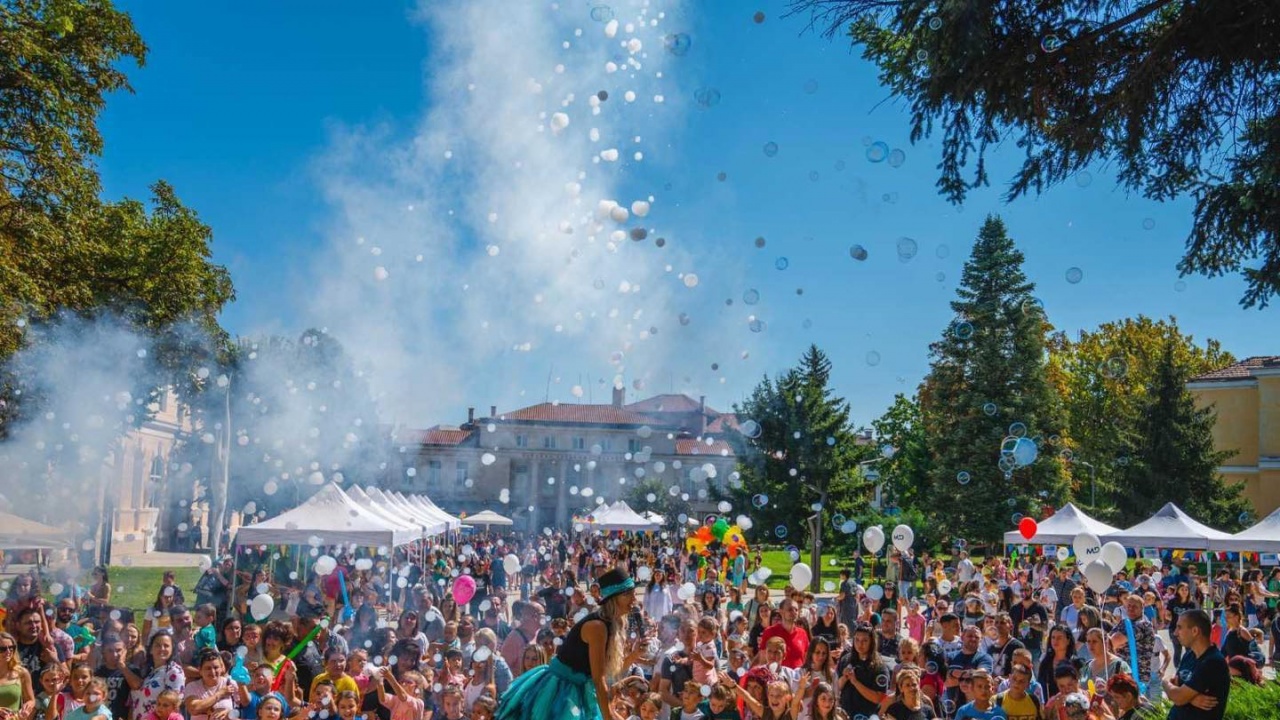 Стотици деца и техните родители отпразнуваха Деня на детето, организиран от Община Враца
