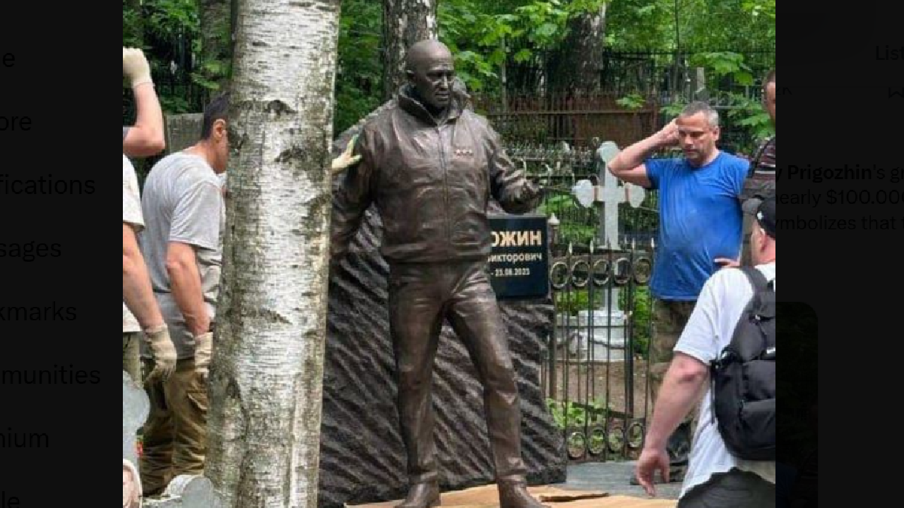 Откриха статуя на Пригожин на гроба му в Санкт Петербург