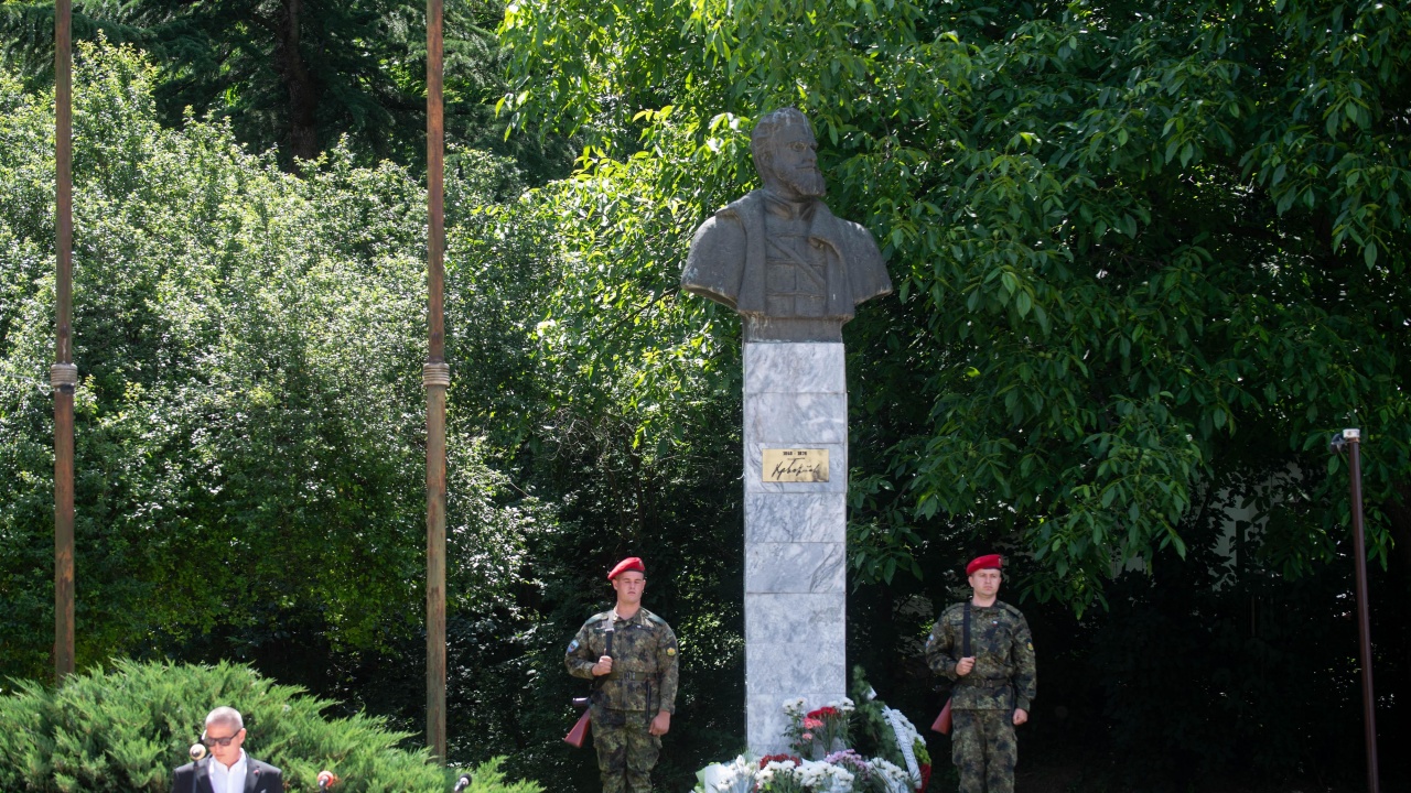 Шуменци почетоха паметта на Христо Ботев и загиналите за свободата и независимостта на България