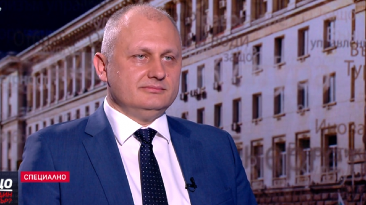 Министър Валентин Мундров: Целият процес на машинното гласуване би следвало да бъде сертифициран