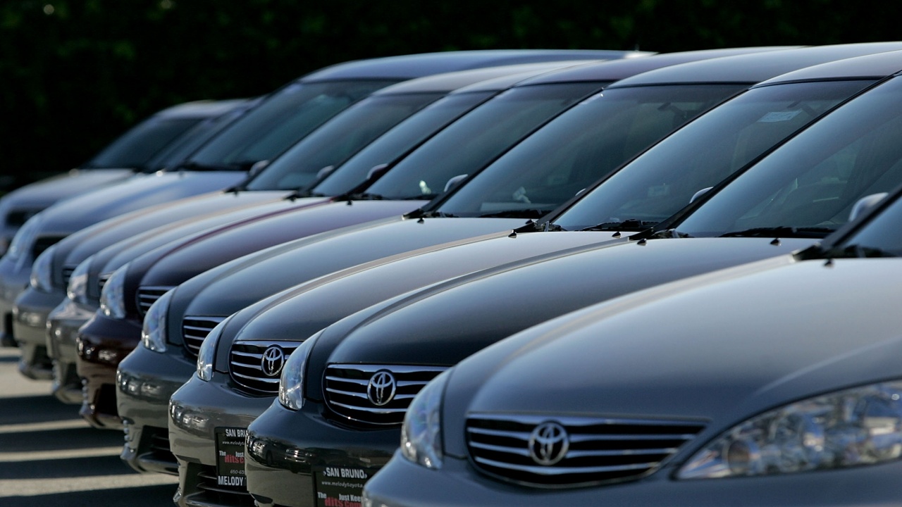 Скандалът с безопасността на автомобилите в Япония се разраства, "Тойота" спира някои доставки