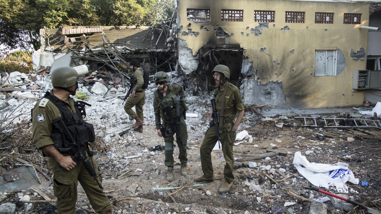 Израел удари цел на "Хамас", скрита в училище на УНРВА в Газа