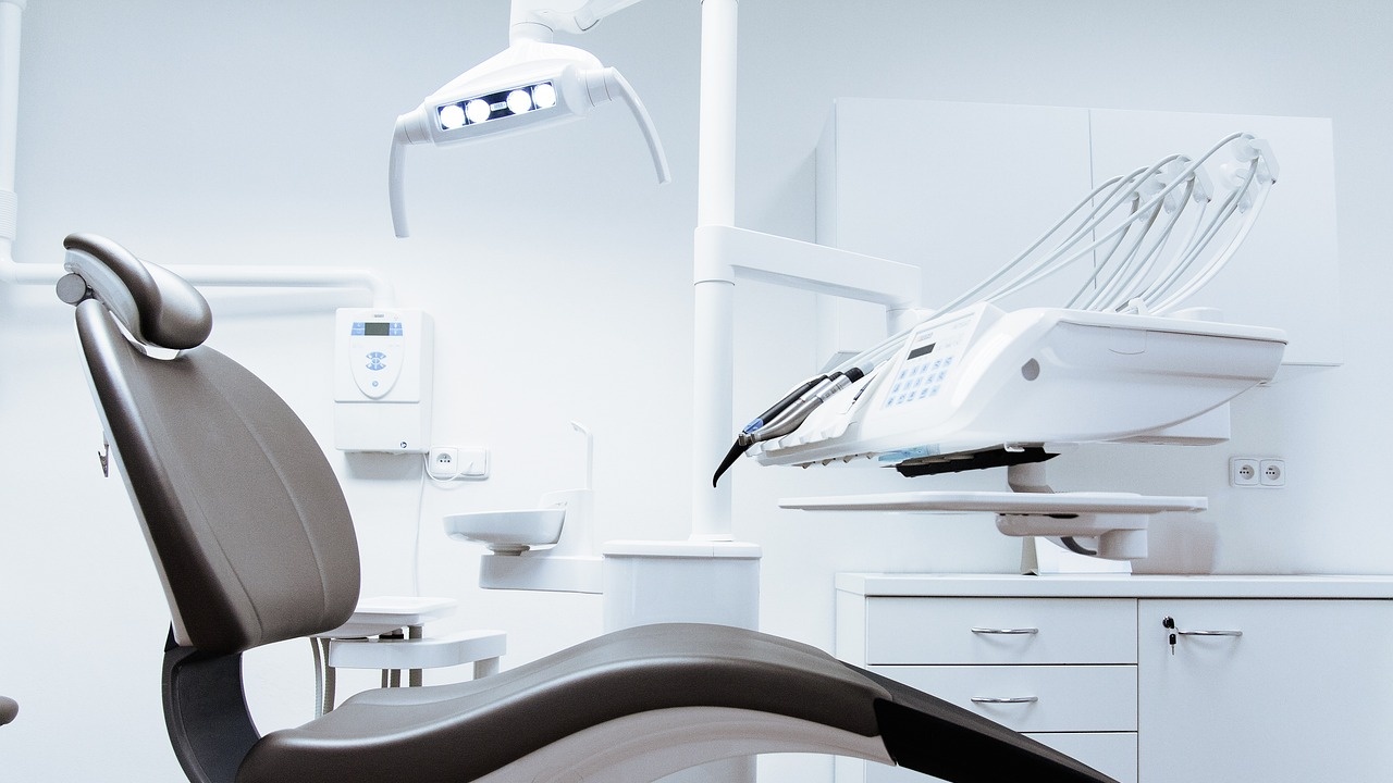 Медицински надзор откри 3 нарушения в зъболекарския кабинет, в който  почина жена