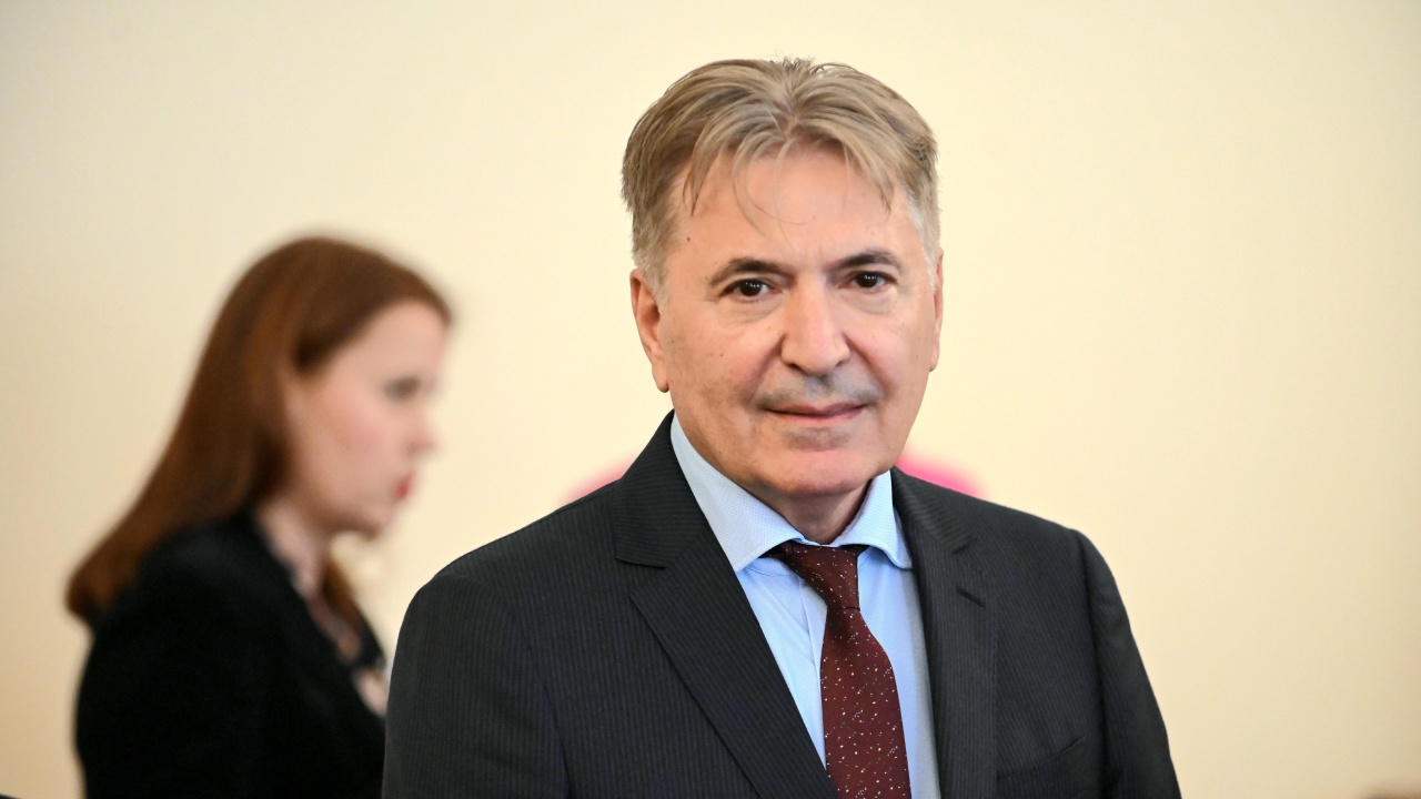 Министър Николов: Стимулираме инвестиции във високотехнологични производства