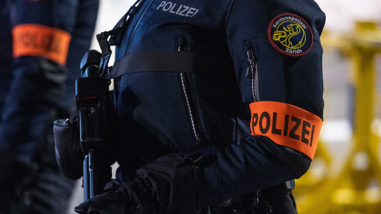 Двама души загинаха снощи при случайни експлозии в швейцарски подземен паркинг