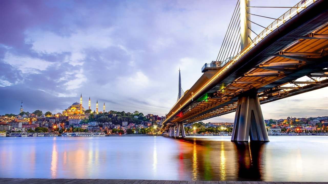 Заради Курбан байрам: Безплатно придвижване по мостове и магистрали в Турция