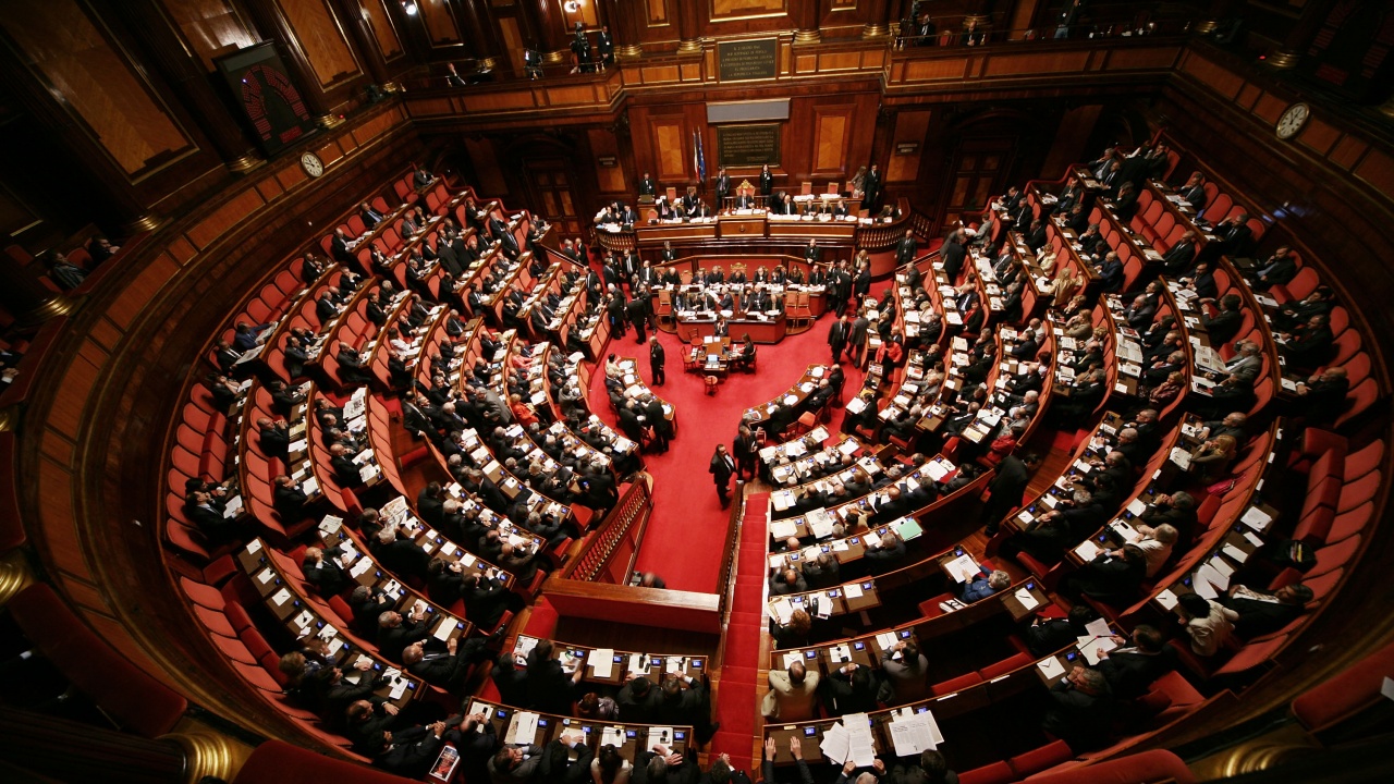 Отстраняват 11 депутати заради сбиване в италианския парламент