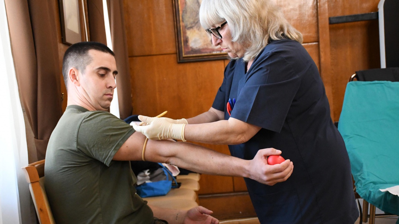 Над сто доброволци дариха кръв в София