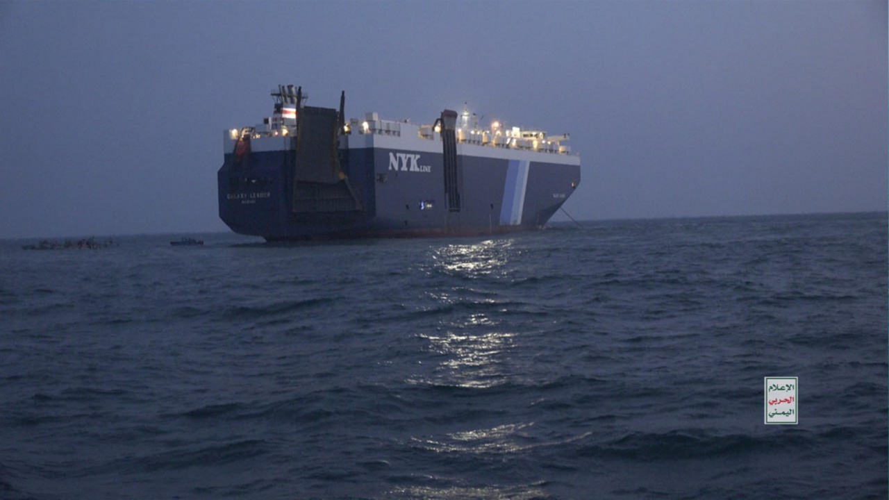 Екипажът на кораб, изпаднал в бедствено положение край бреговете на Йемен, бе евакуиран от военни