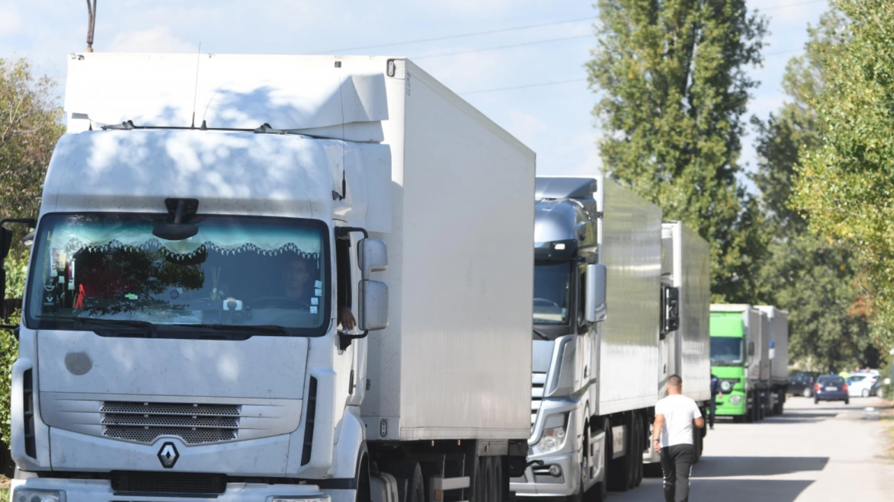 Интензивен трафик за товарни автомобили на някои от граничните пунктове с Румъния