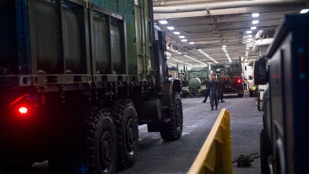 „Всичко е вносно и скъпо”: Камиони запасяват с провизии бункера на Путин в Алтай