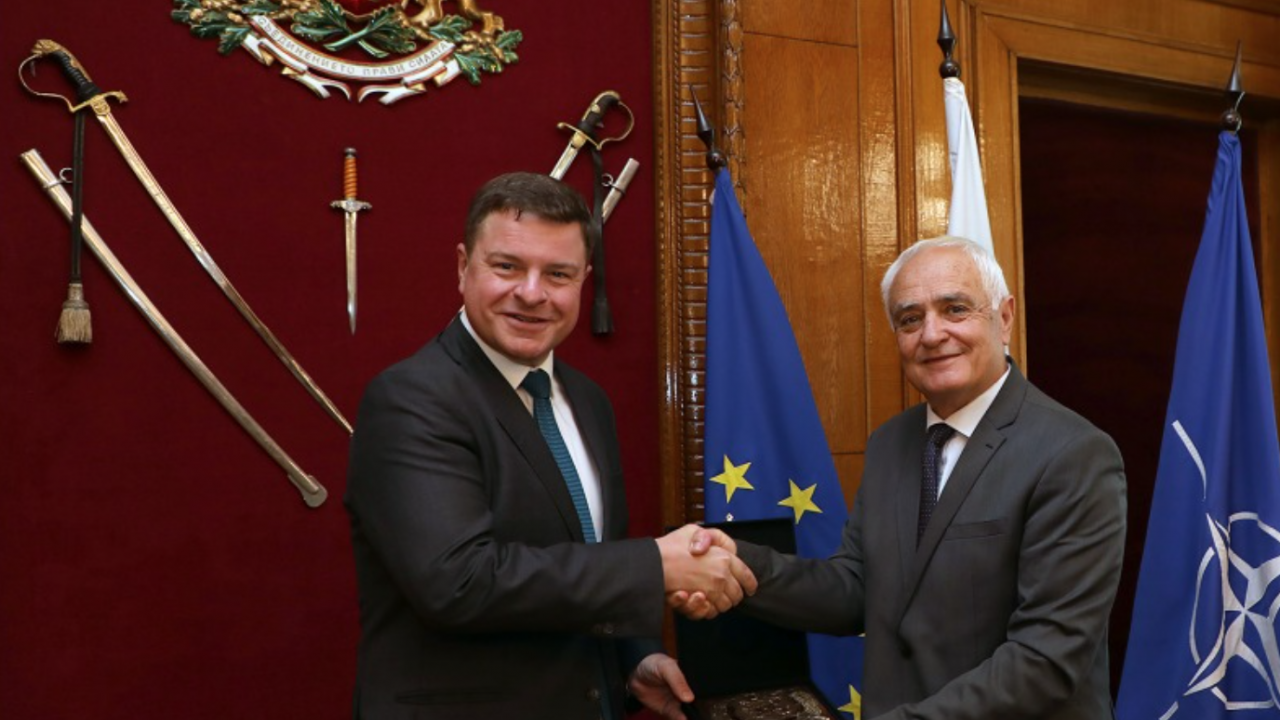 Министър Запрянов се срещна с посланика на Обединеното кралство във връзка с приключването на мандата му в България