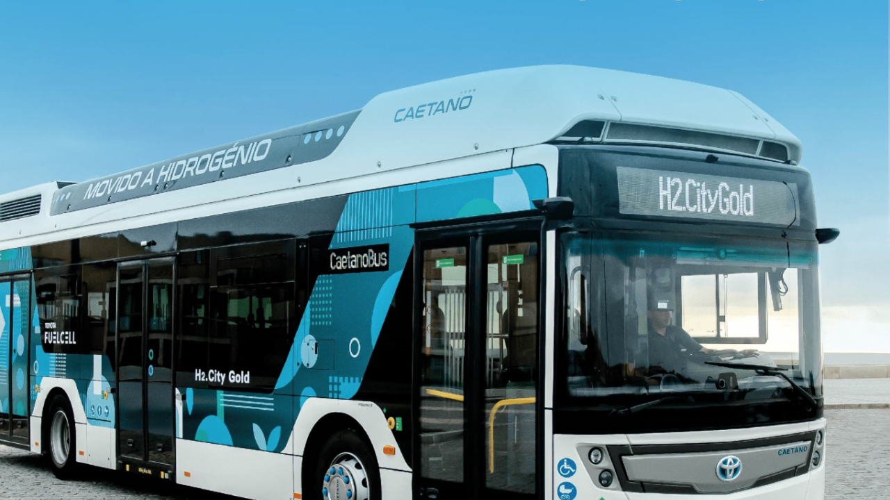 Първи водороден автобус в София