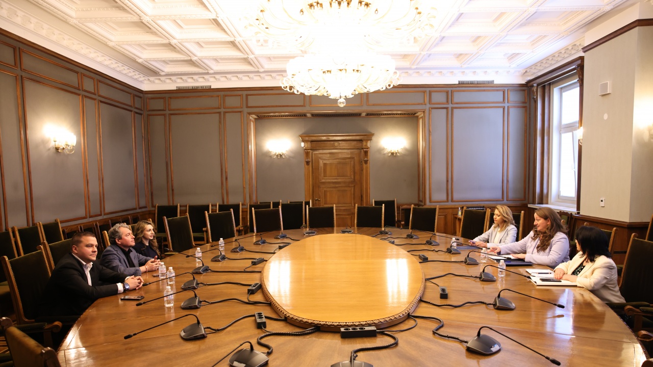 Разговор за кабинет: Срещата между ГЕРБ и ИТН започна