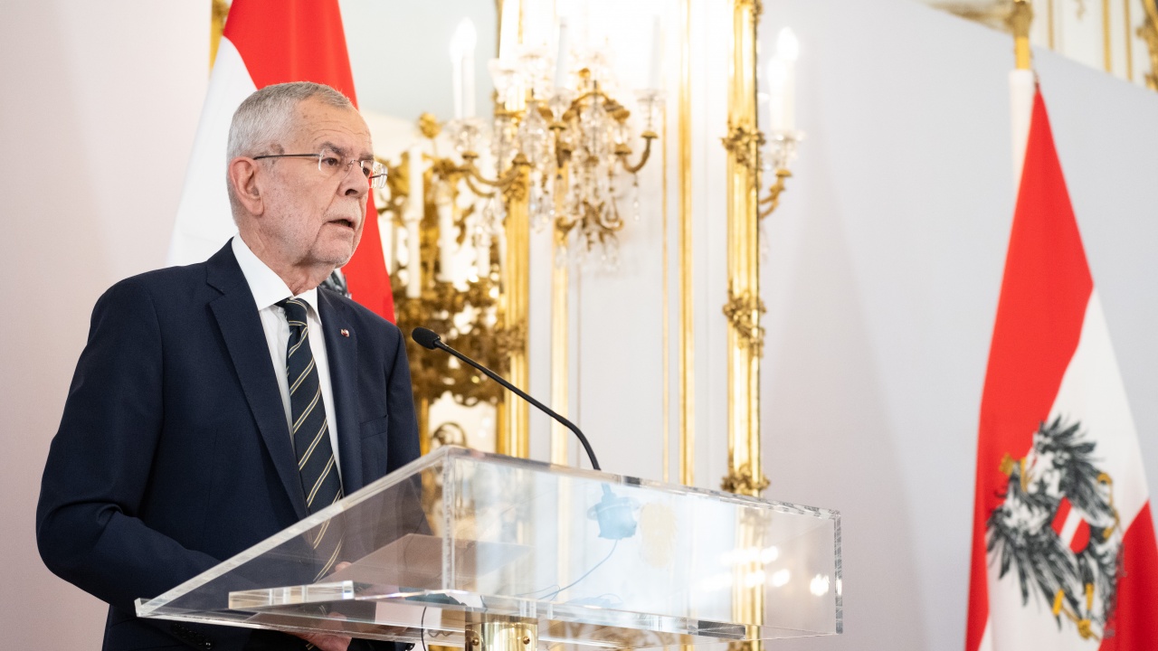 Австрийският президент Ван дер Белен спира да подписва назначения