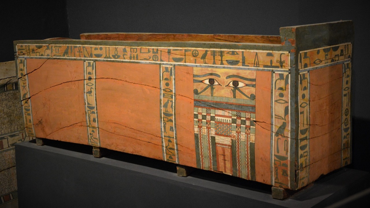 В Египет изровиха саркофаг, който изуми учените, щом отвориха капака му