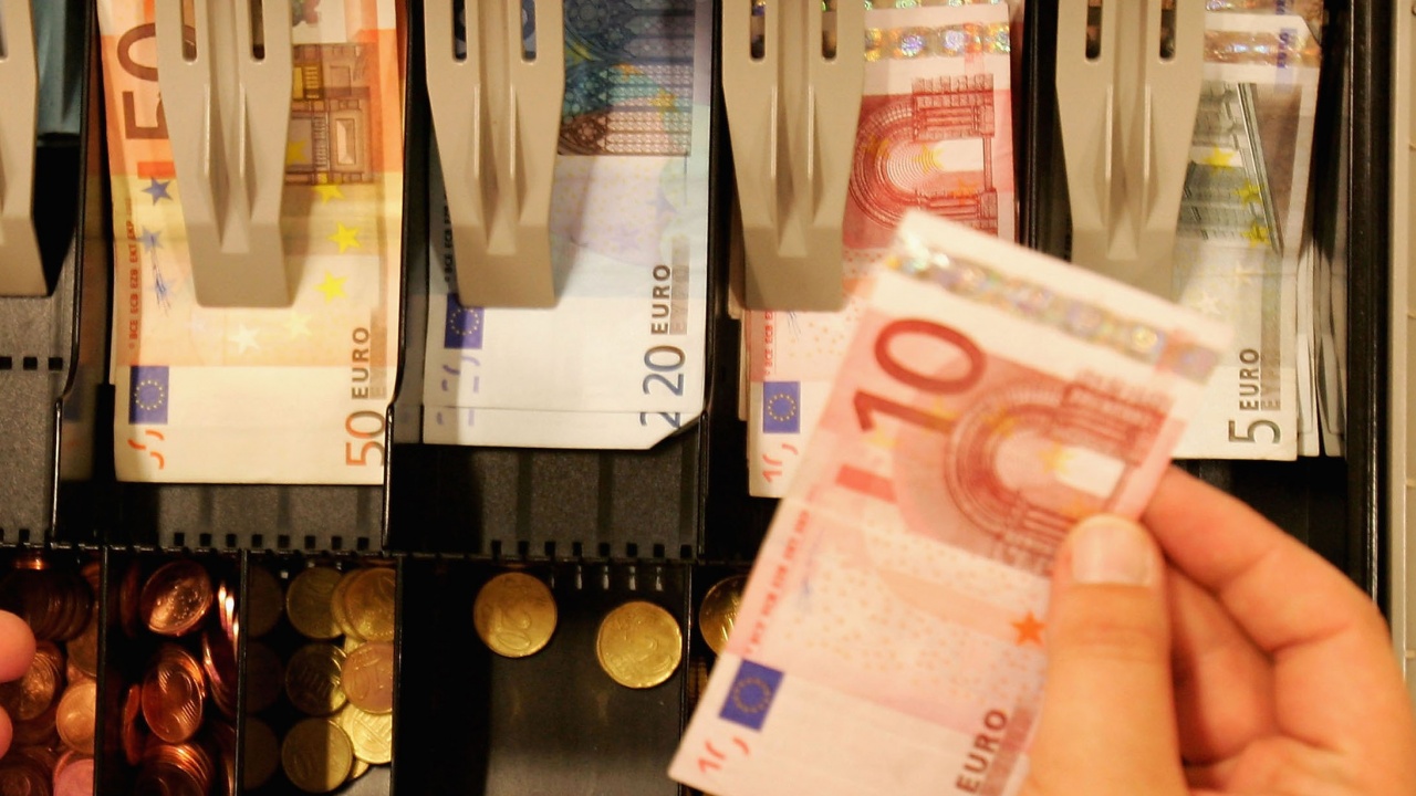 След влизането на Хърватия в еврозоната. Средната заплата в страна се повиши с  почти 14% на годишна база