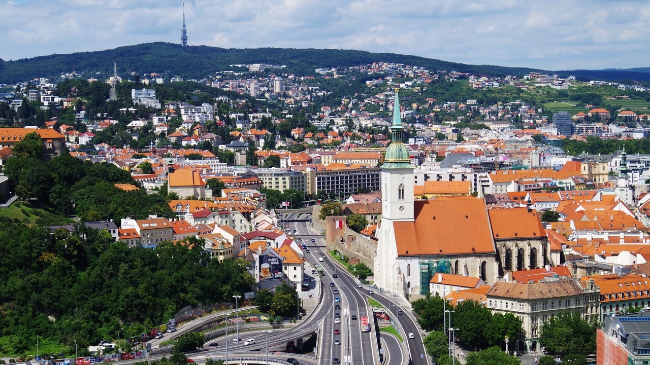 Парламентът на Словакия подкрепи спорен план за преструктуриране на общественото радио и телевизия