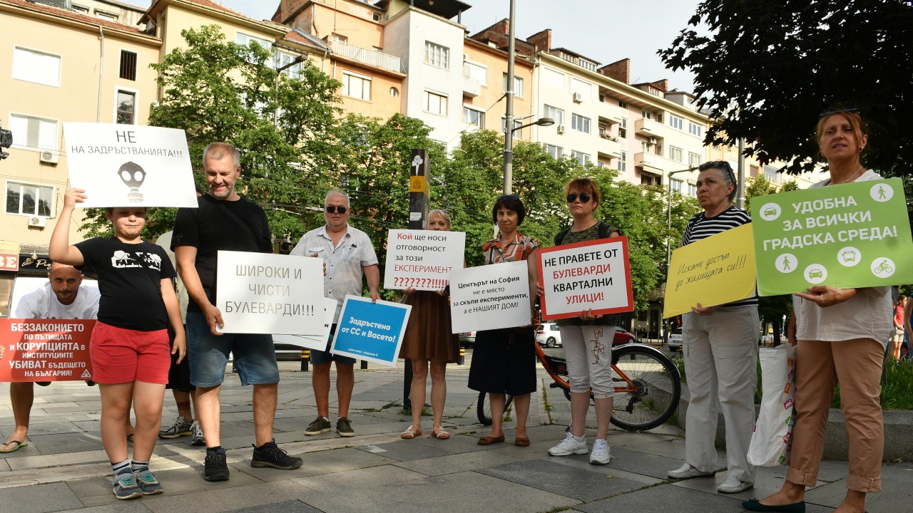 Протестиращи искат оставката на кмета на София