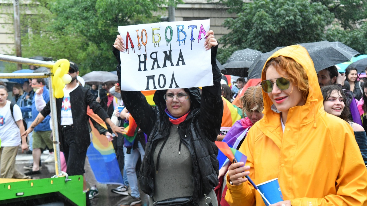"Възраждане" призовава МВР да не допуска деца и непълнолетни лица на гей парада в София