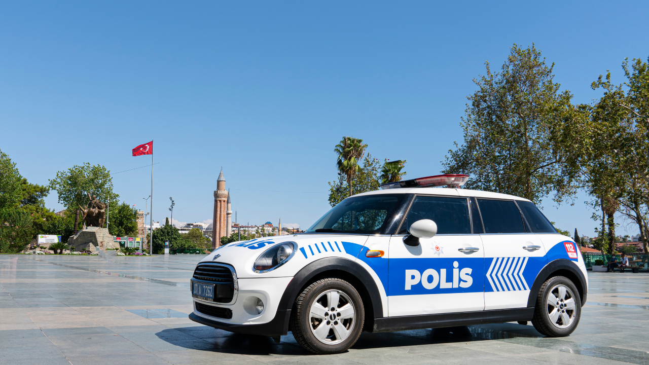 Властите в Истанбул забраниха провеждането на прайда в града
