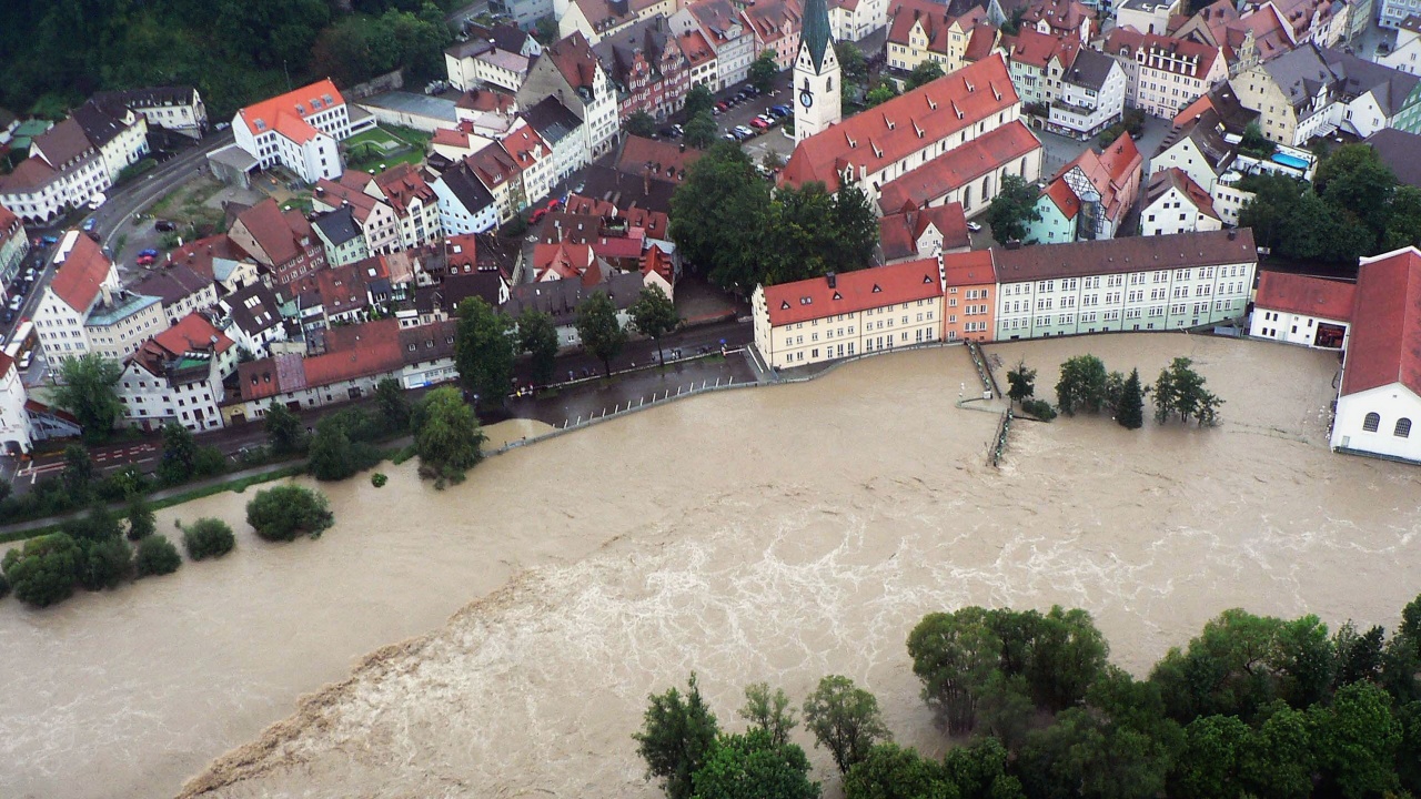 Проливни дъждове предизвикаха наводнения и свлачища в Швейцария