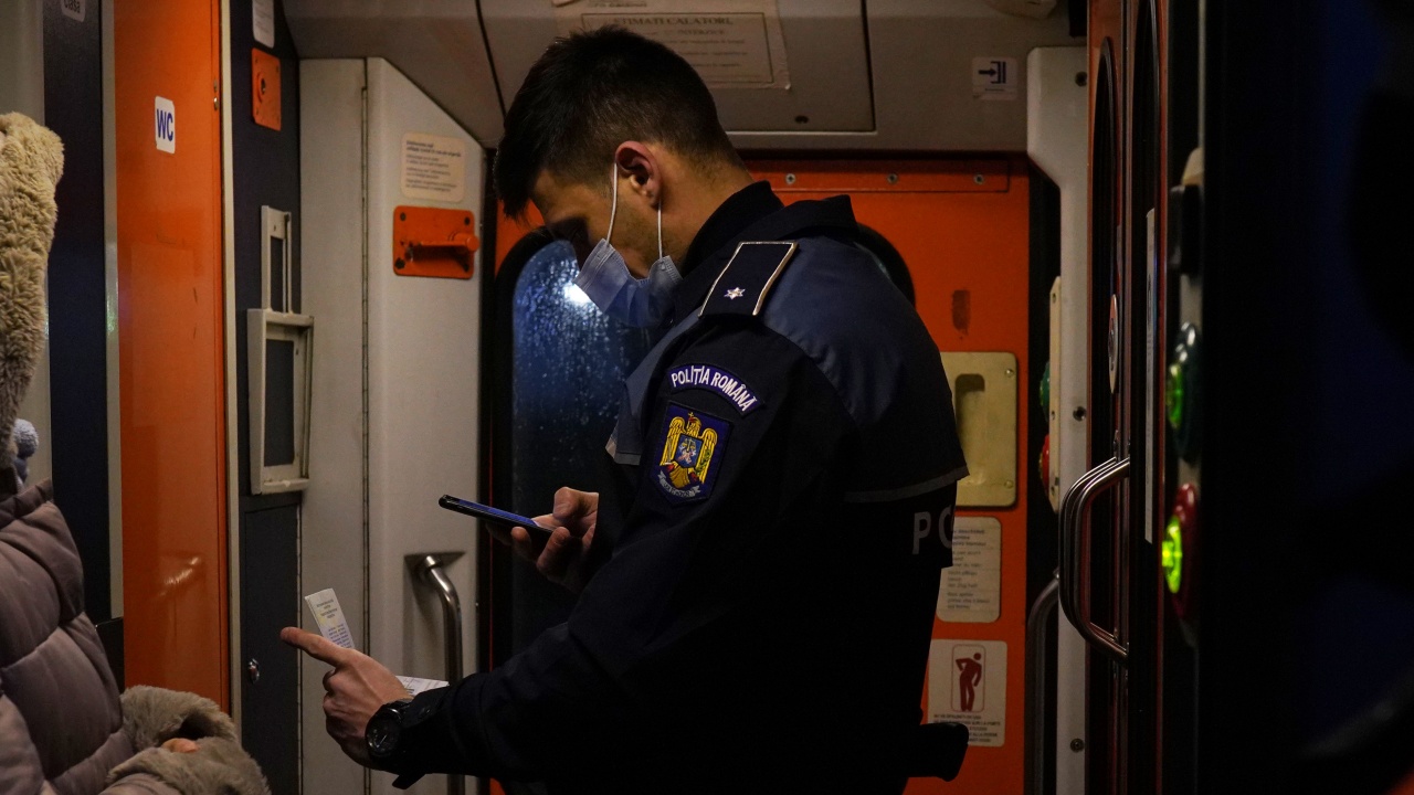Откриха 21 нелегални мигранти в товарен автомобил на ГКПП Калафат-Видин. Шофьорът ги качил в София