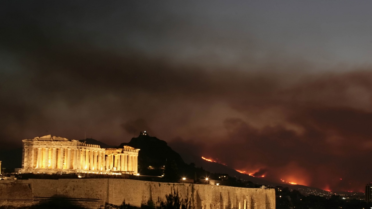 13 души са арестувани за предизвикване на горски пожари в Гърция