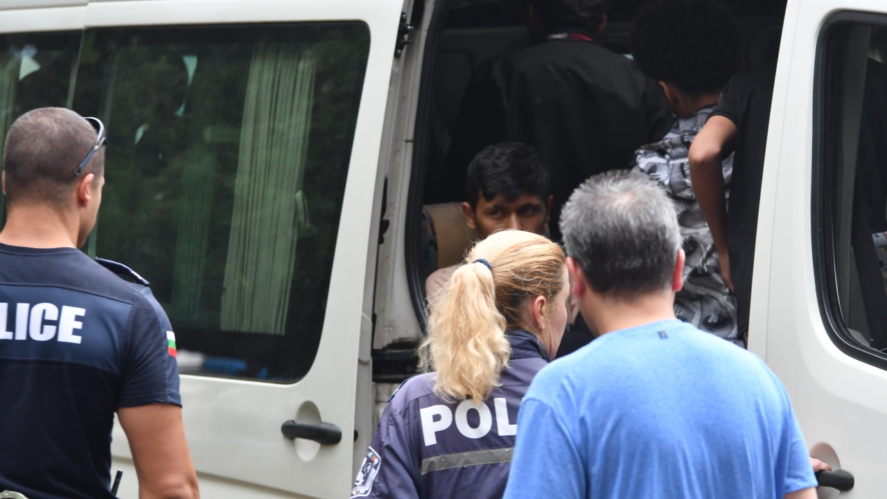Спипаха петима нелегални иракчани в апартамента на млада жена в София