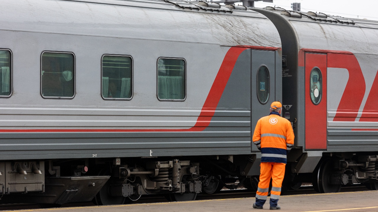 Русия възобновява пътническите железопътни връзки със Северна Корея