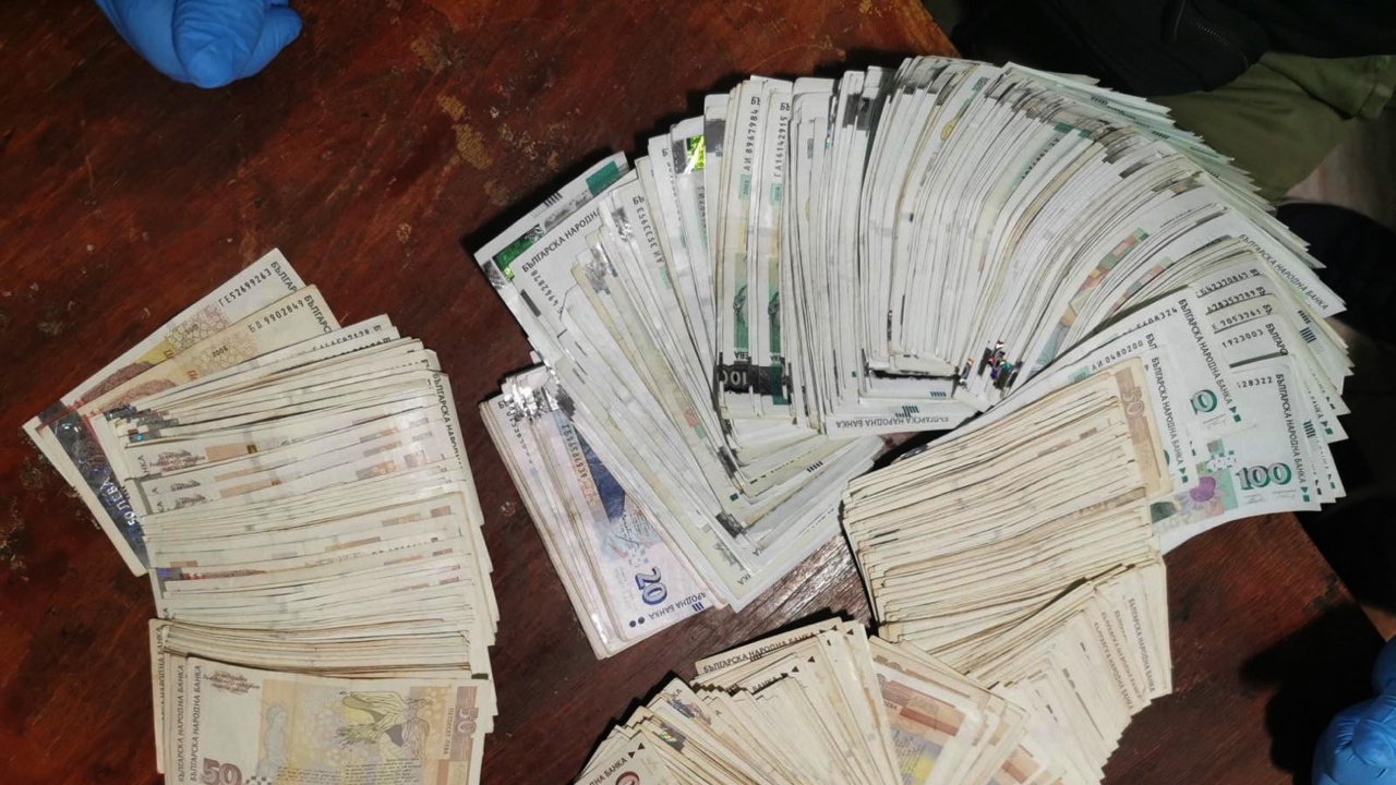 Задигнаха 6-цифрена сума и злато от дома на бизнесмен в Пловдивско