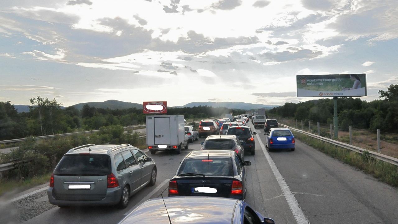 Кошмар за шофьорите по АМ "Тракия", над 10 км е задръстването