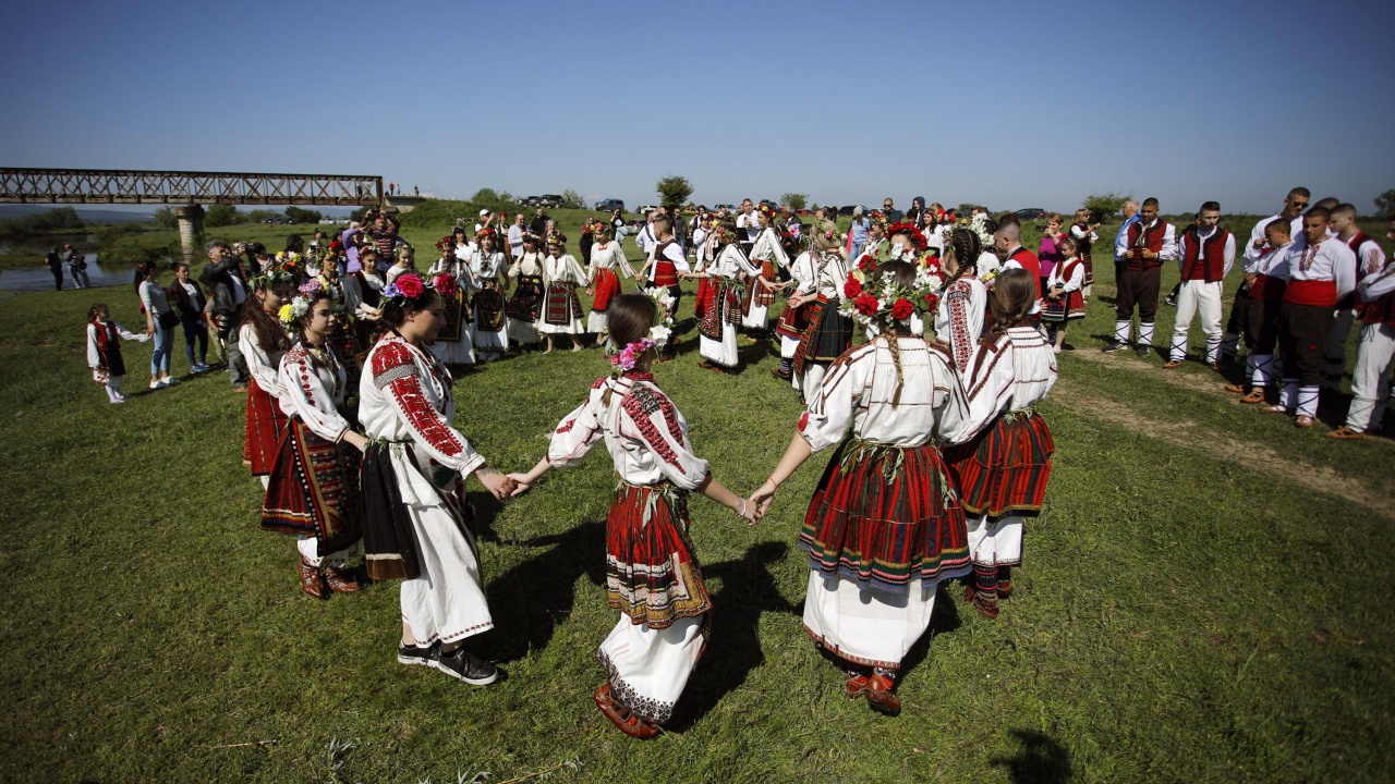Любители на българския фолклор се събират в Долни Окол