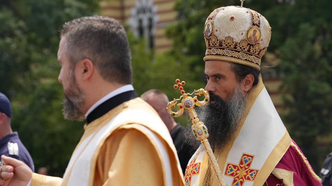 Патриарх Даниил отправи молитва за бъдещото си служение, получи знаците на патриаршеското достойнство