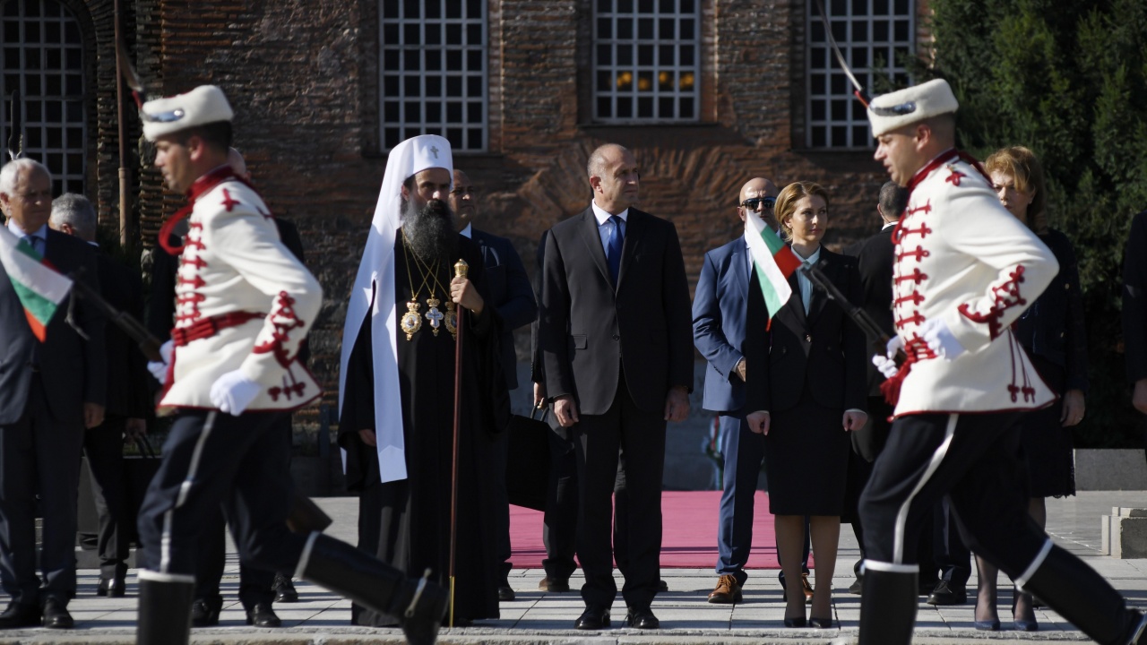 Президентът и новият патриарх положиха венци пред Паметника на Незнайния воин