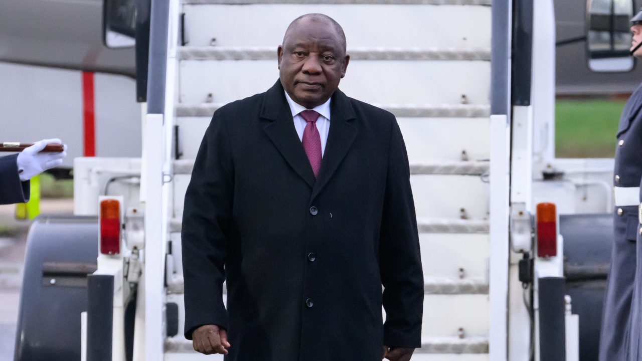 Президентът на Южна Африка обяви новия си кабинет с 12 министерства за опозиционни партии
