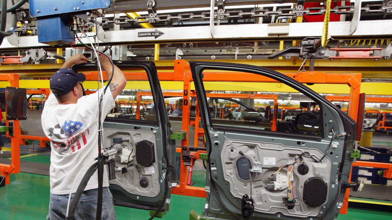 Промишленото производство в САЩ намалява през юни за трети пореден месец