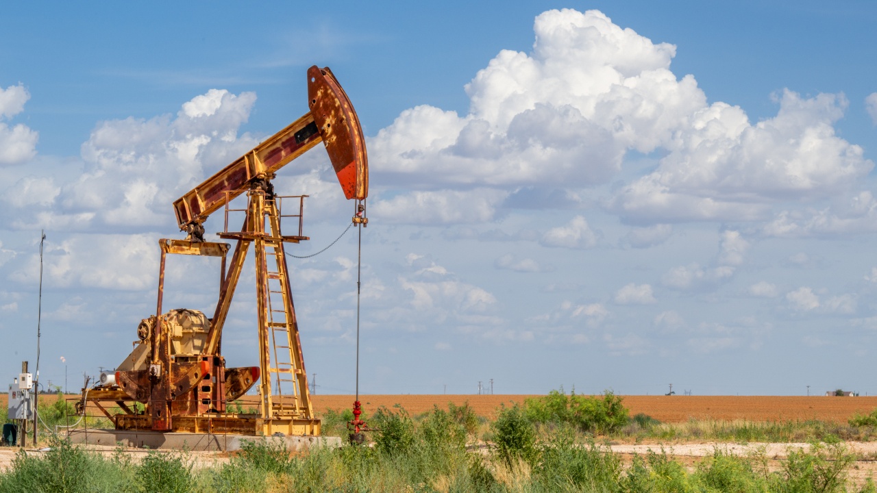 Петролът поскъпва след отчетен спад на американските запаси
