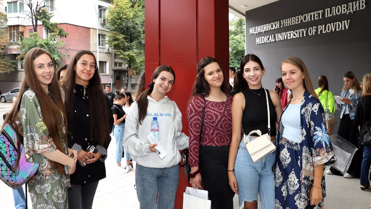 Над 750 кандидат-студенти се явиха на изпит в Медицинския университет в Пловдив