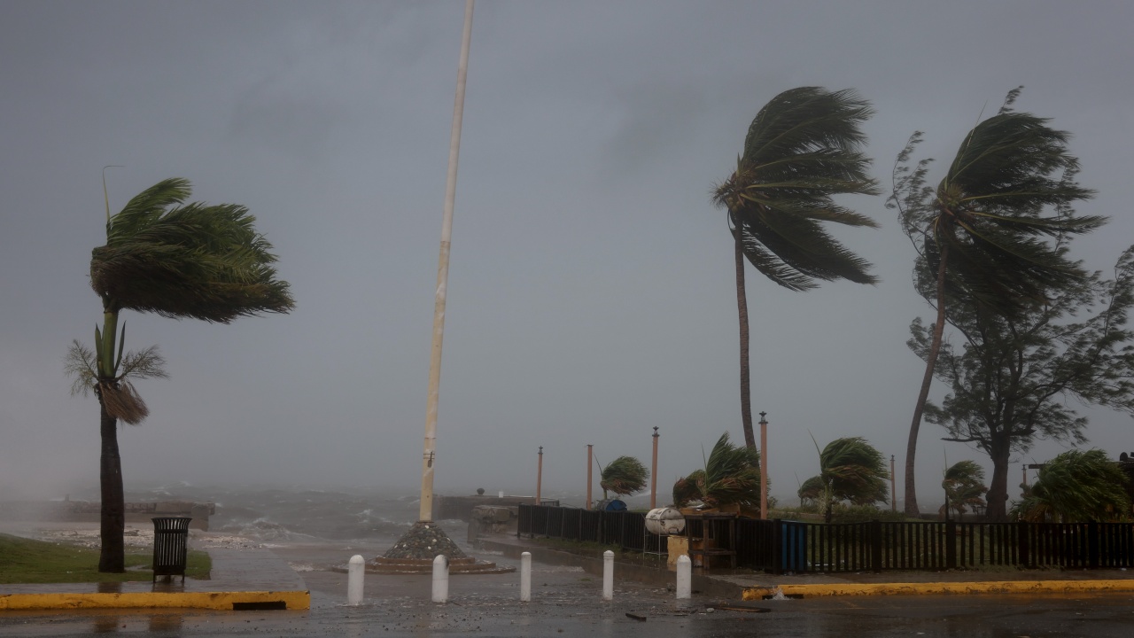 Ураганът "Берил" достигна мексиканското крайбрежие
