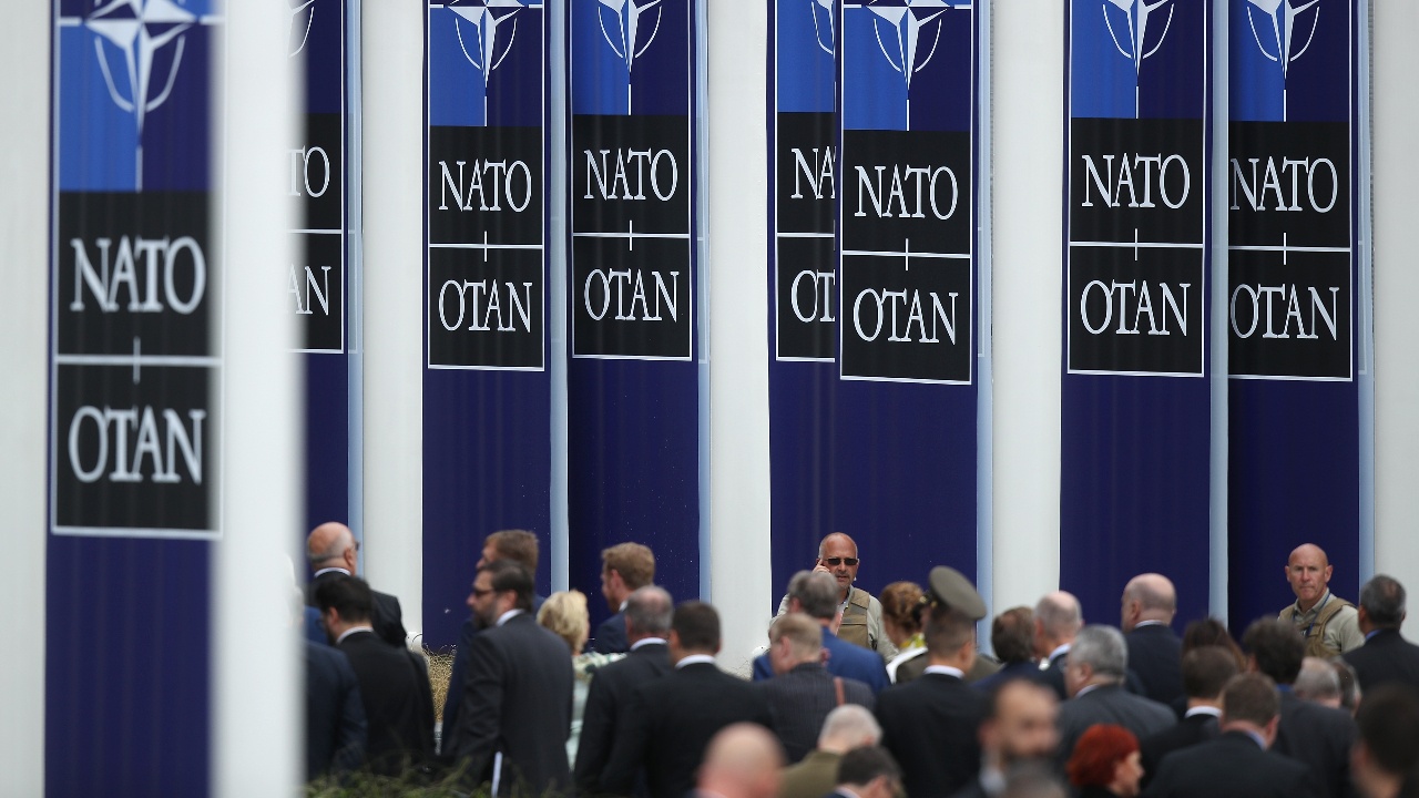 Проучване: 59% от българите искат страната ни да остане в НАТО