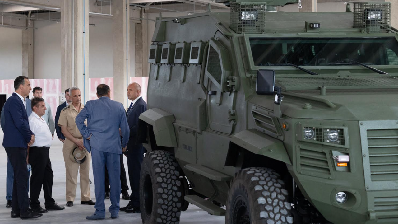 Радев посети изграждана в Бургас производствена база за бронирана отбранителна техника
