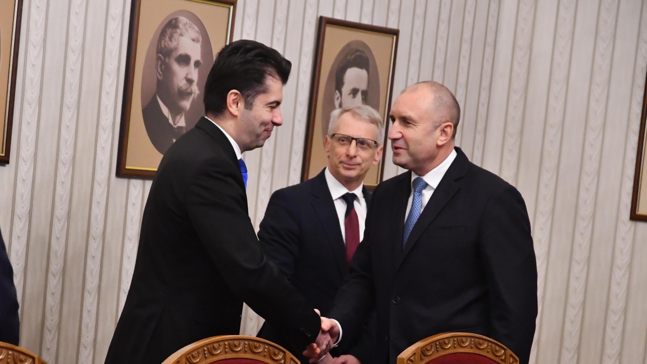 Адв. Емил Георгиев: Ще бъде изненадващо, ако президентът Радев реши да даде отсрочка на ПП-ДБ за втория мандат