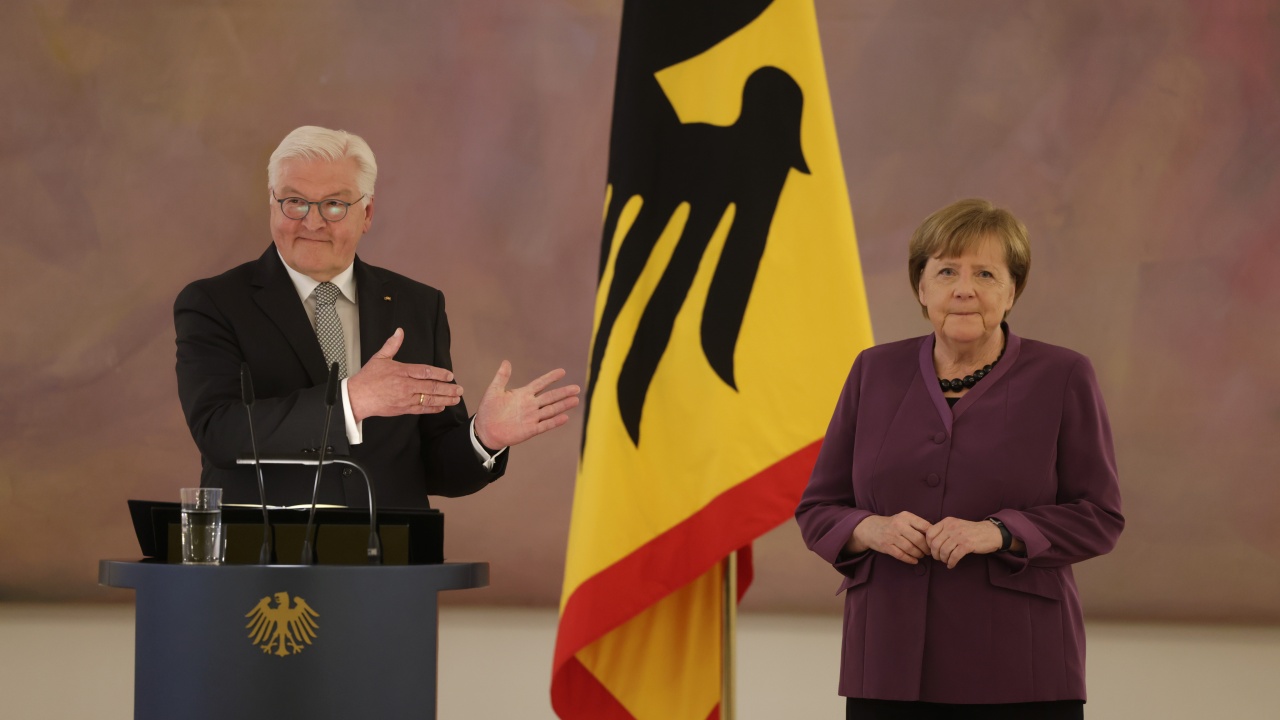 Щайнмайер: Меркел е емблема на германската демокрация