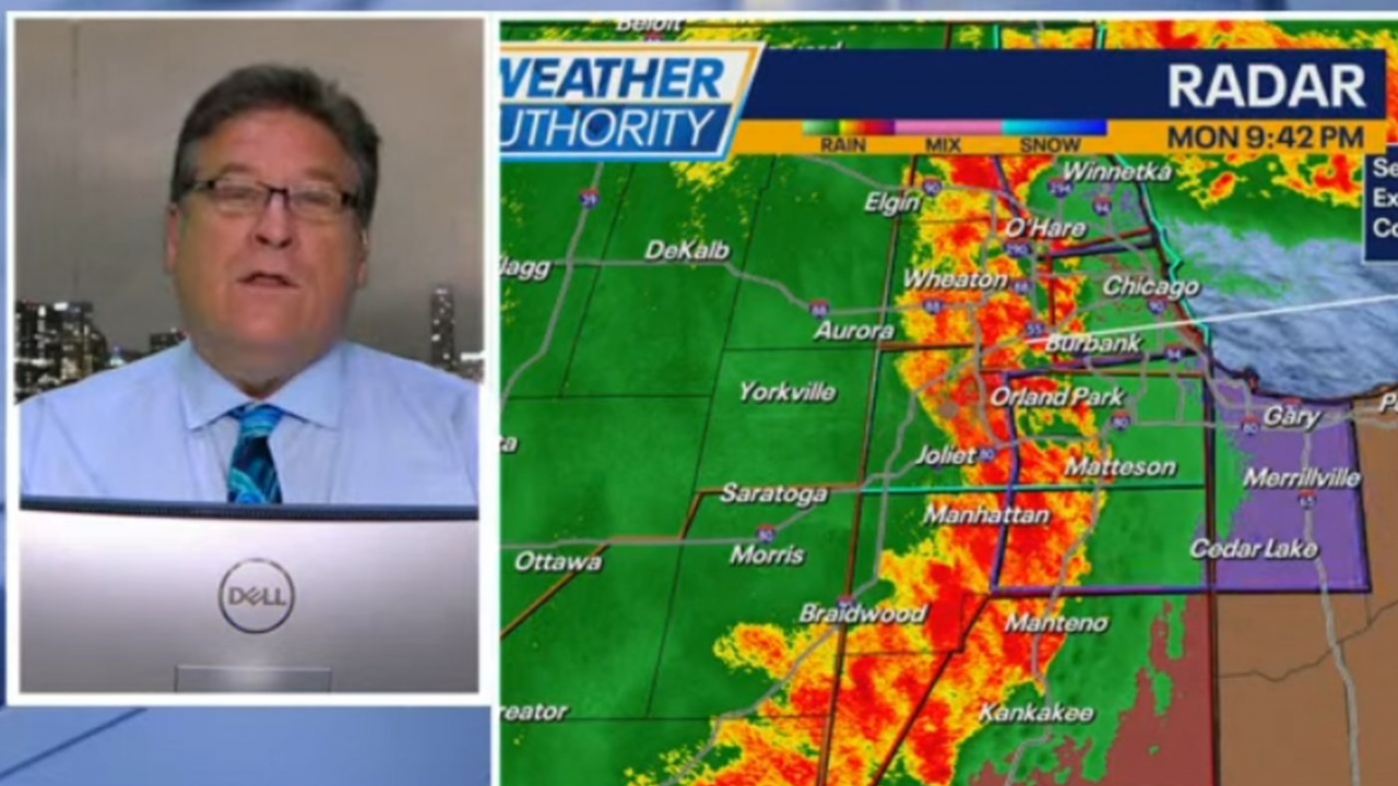 Торнадо в ефир: Метеоролози от Чикаго изживяха на живо предупреждение за евакуация