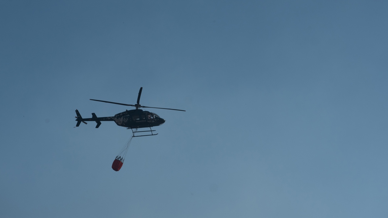 Пренасочват хеликоптер за гасене на пожара край Харманли