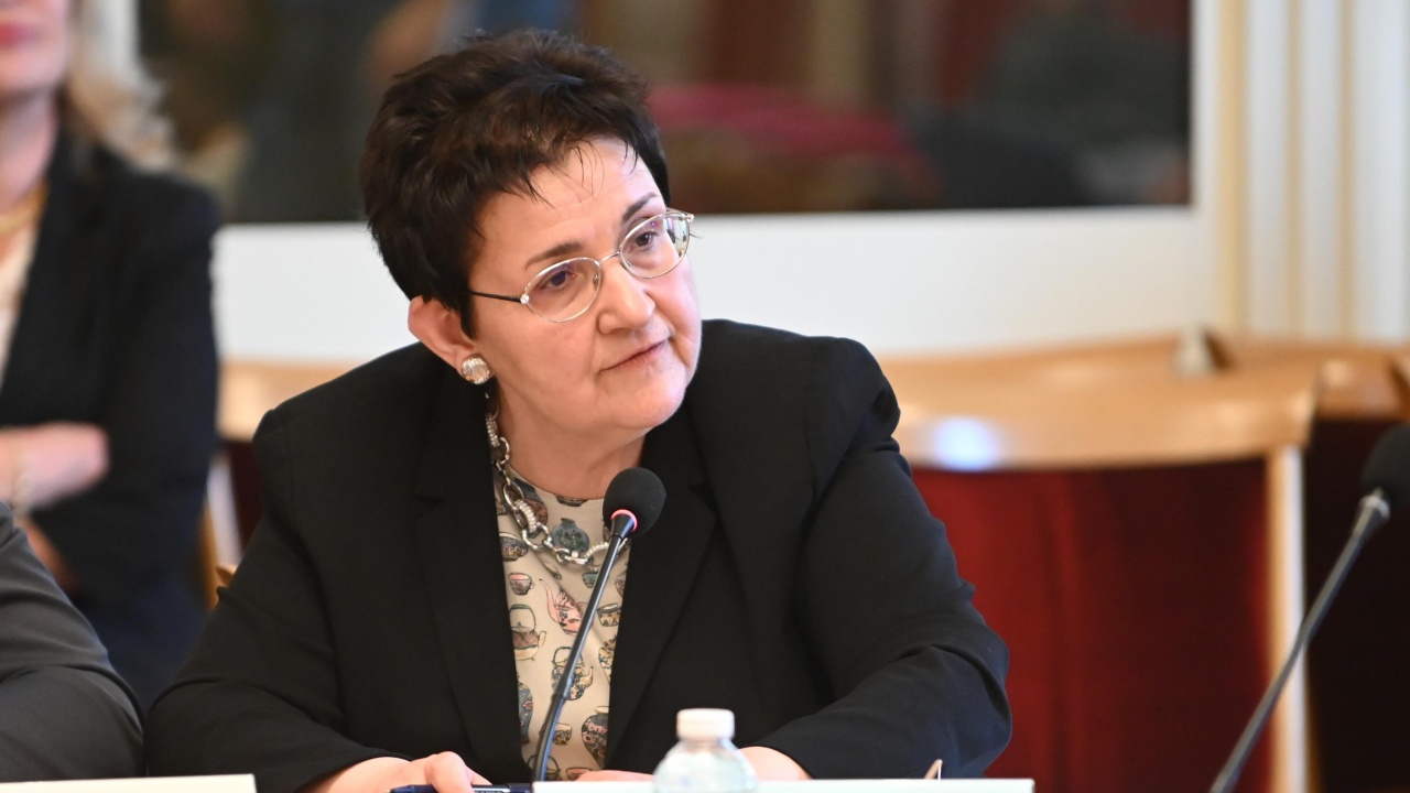 Министър Петкова: Готвим промени в Закона за обществени поръчки