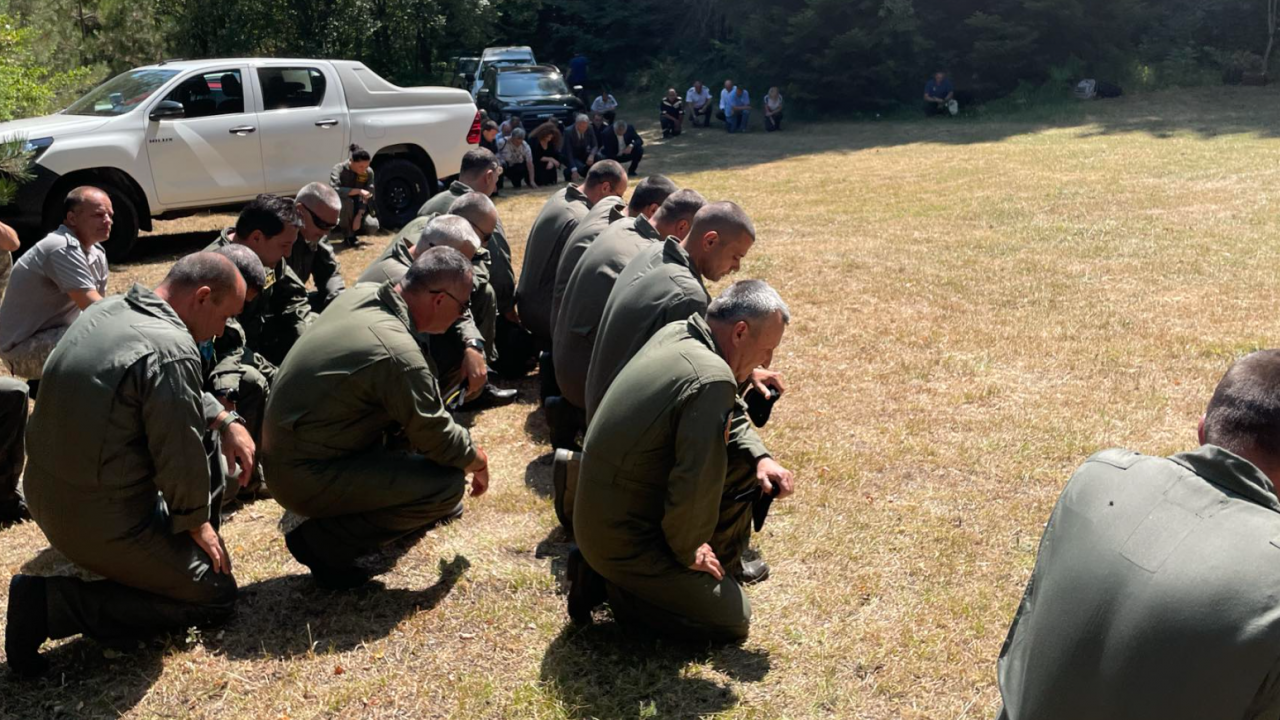 Почетоха паметта на военните, загинали в борбата с огнената стихия в Пирин през 2003 г.