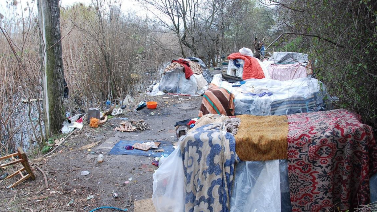 Премахнаха биваци в Бургас на самонастанили се преселници от Сливенско