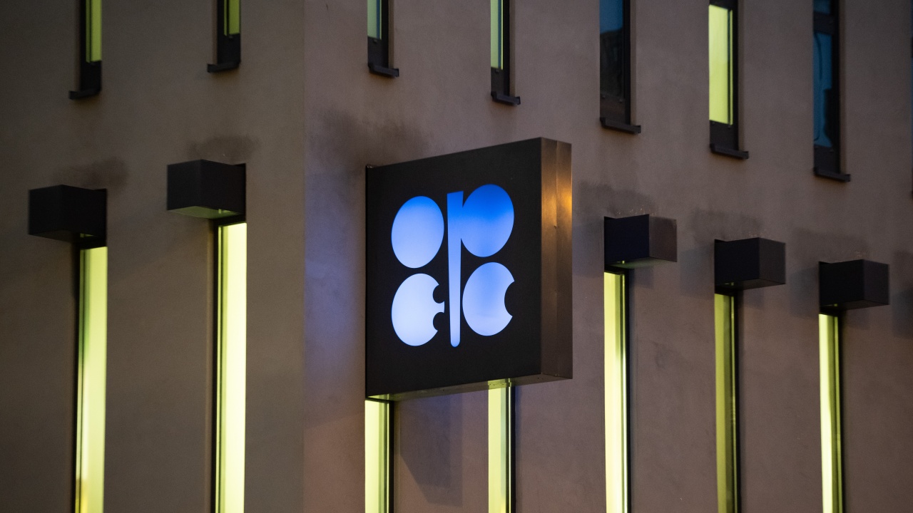 Петролът на ОПЕК се задържа над 81 долара за барел